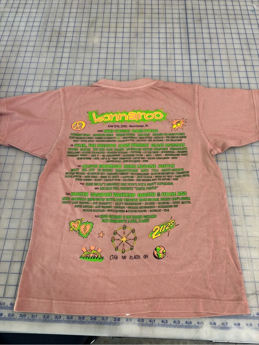 Small 2025 Bonnaroo tee - Picture 2 of 3